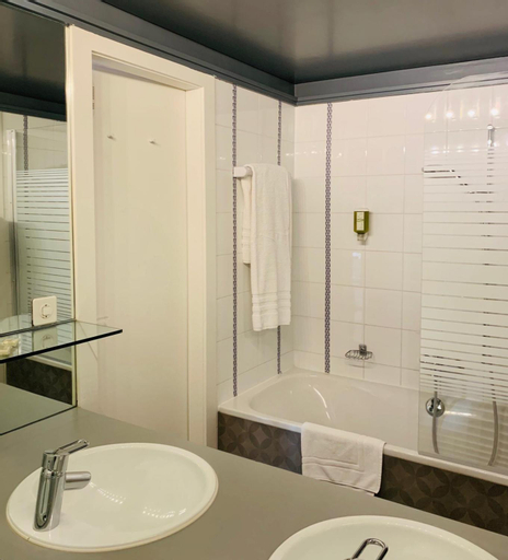 Bathroom 4