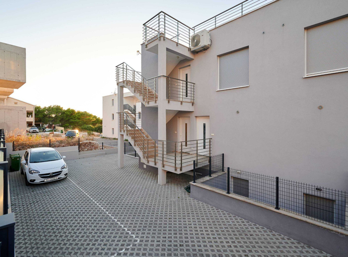 Exterior & Views, Exclusive Okrug Gornji Apartment With Shared Pool, Okrug