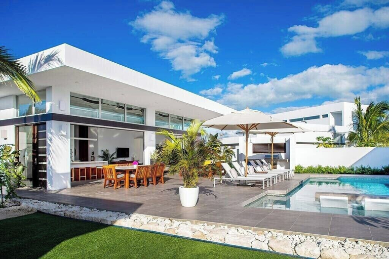 Exterior & Views 2, New Seaside Vacation Villa With Hotel Amenities v9