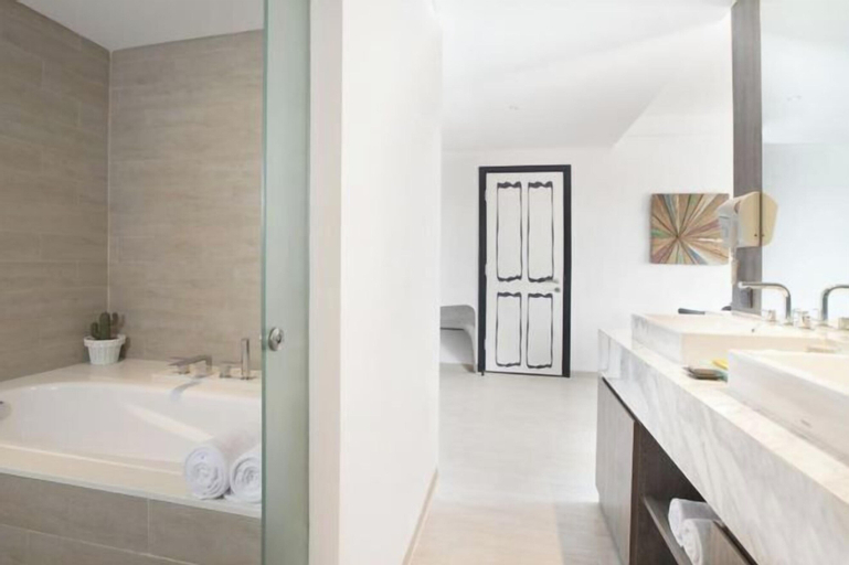 Bathroom 10