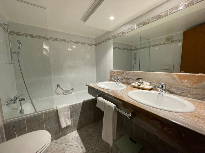 Bathroom 3, Hotel d'Allèves, Genève