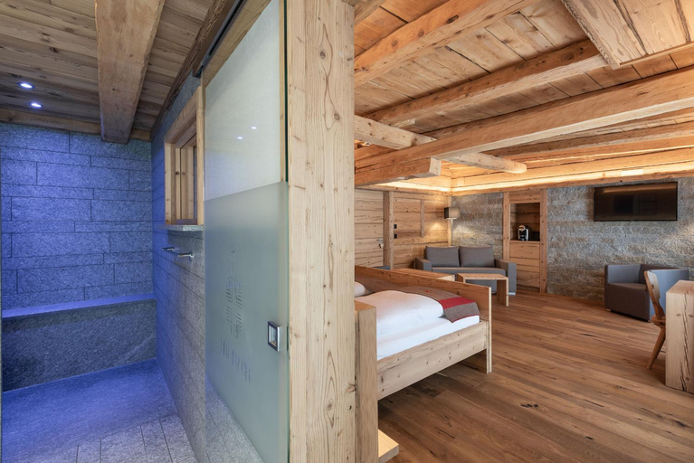 Bedroom 3, Hotel Crusch Alba Zernez, Inn