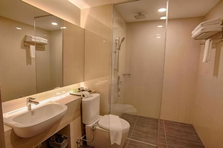 Bathroom 12