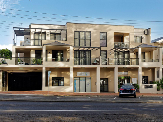 Exterior & Views