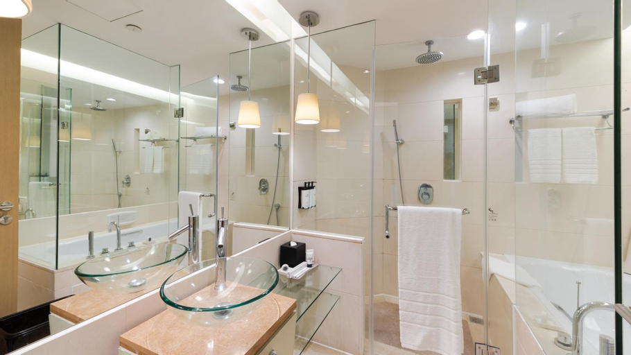 Bathroom 16