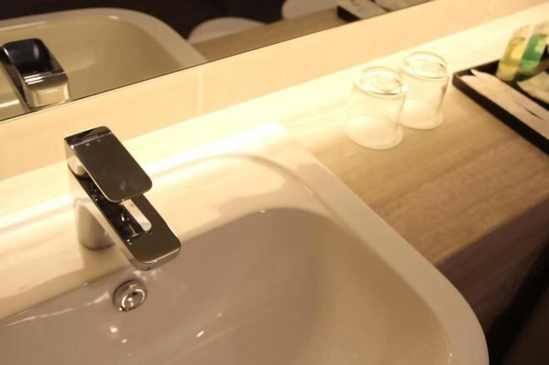 Bathroom 11