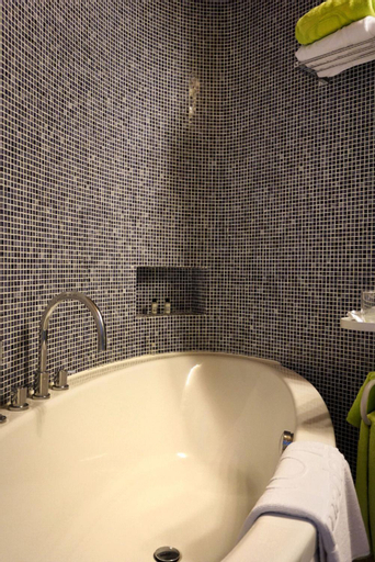 Bathroom 14