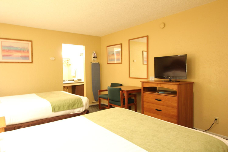 Bedroom 3, Oakhurst Lodge, Madera