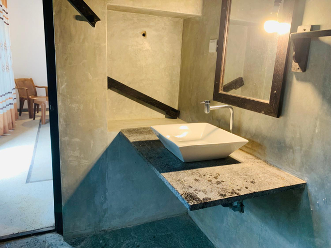 Bathroom 3, Pandula Villa 390, Hikkaduwa
