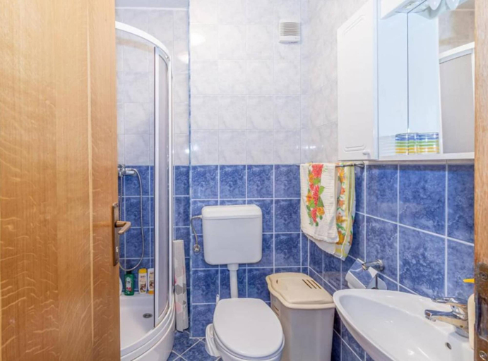 Bathroom 3, Charming and Cozy Okrug Gornji Apartment With Balcony, Okrug