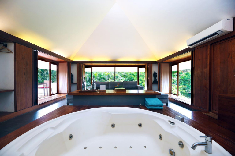 Bathroom 11
