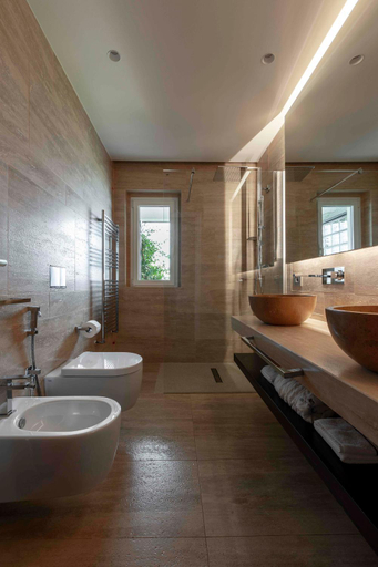 Bathroom 7