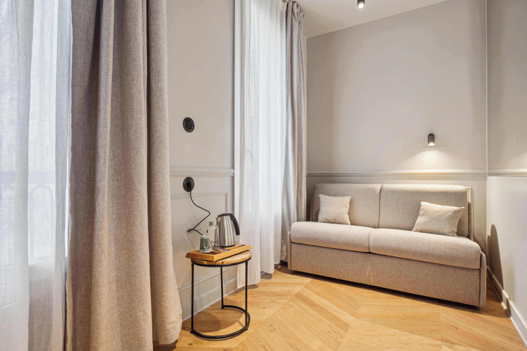 Others 5, Hotel Clemence, Paris