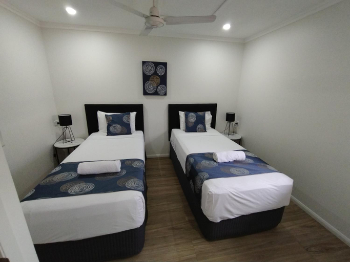 Others 5, Cascade Motel In Townsville, Rosslea