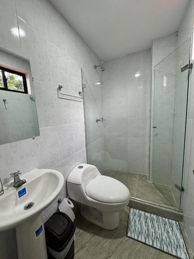 Bathroom 3, SGH MADELEINE INN, Barranquilla
