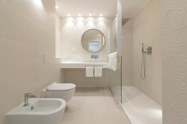 Bathroom 4, Mistral, Campobasso