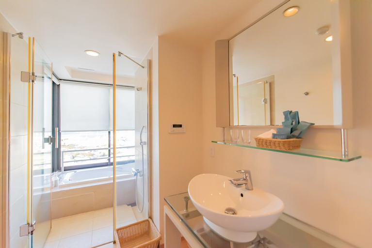 Bathroom 13