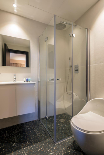 Bathroom 3, Blue Hotel