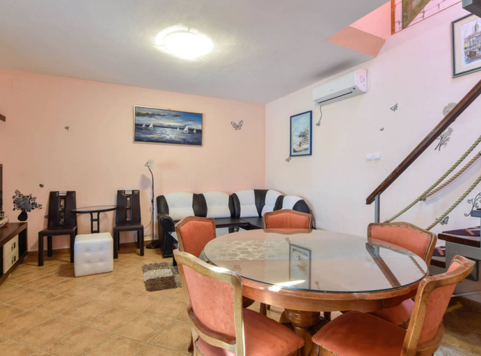 Food & Drinks, Peaceful Island Haven With Pool, BBQ & Games Area, Supetar