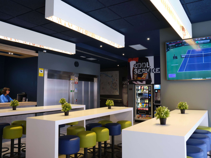 Food & Drinks