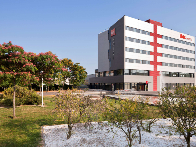 Exterior & Views 3, ibis Barcelona Ripollet, Barcelona