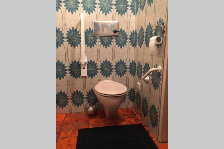 Bathroom, In einer Wohnung durch die Jahrhunderte, Villach Land