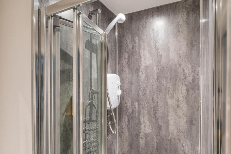 Bathroom 4, Aynetree Guest House, Edinburgh