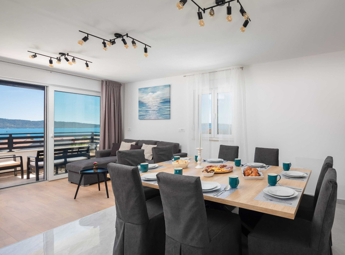 Others 4, Shimmering Sea Apartment With Terrace, Kaštela