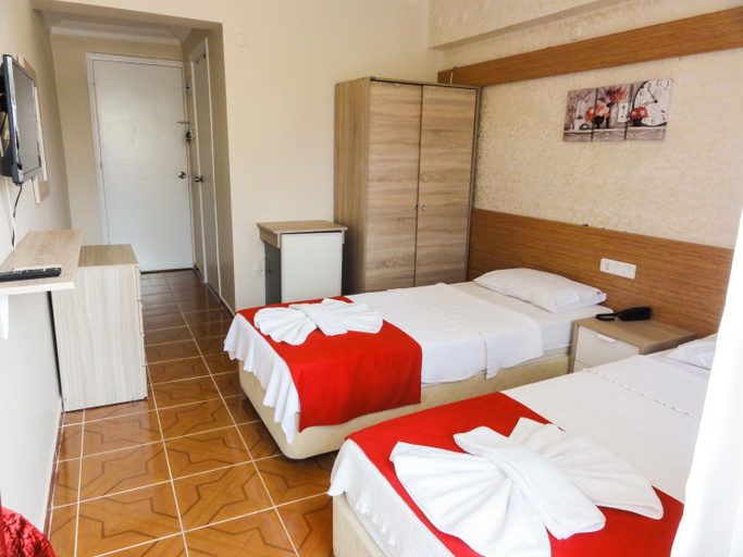 Bedroom 3, Altinersan Hotel Altinkum, Didim