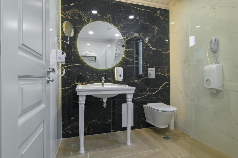 Bathroom 5, Aquamarine - Beach & SPA Hotel- All inclusive & FREE PARKING, Balchik