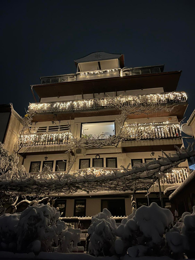 Others 4, Villa Malezan