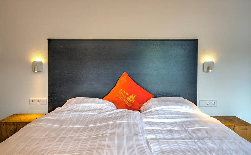 Bedroom 3, Hotel am Hafen, Cochem-Zell
