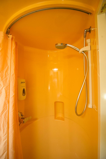 Bathroom 10