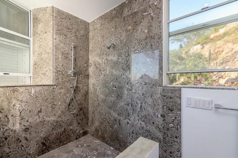 Bathroom 4, The one and only Pedregal Hollywood House, La Paz