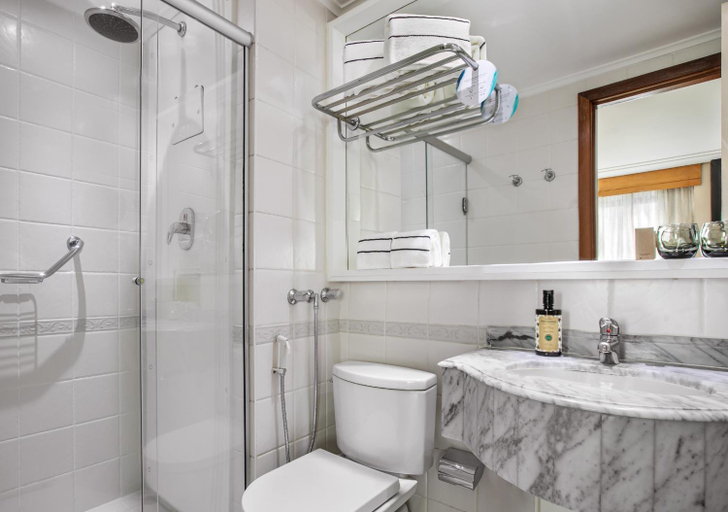 Bathroom 10
