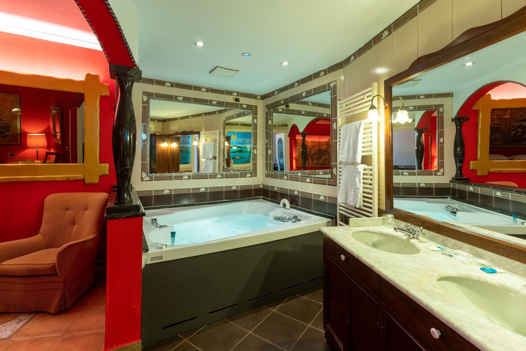 Bathroom 10