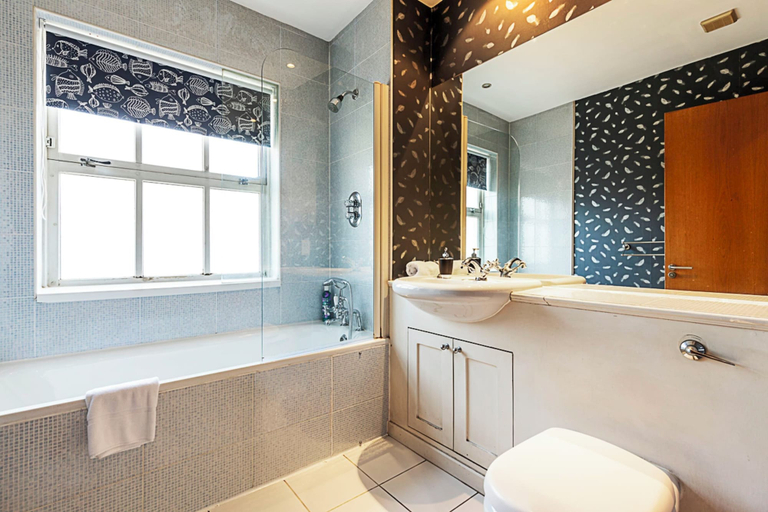 Bathroom 3, Sleek and Contemporary House in Battersea, London