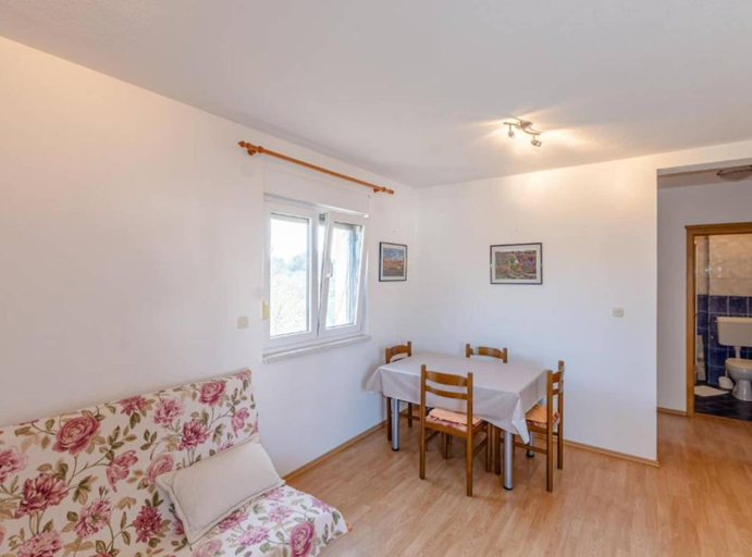 Others 4, Charming and Cozy Okrug Gornji Apartment With Balcony, Okrug