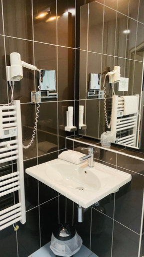 Bathroom 9