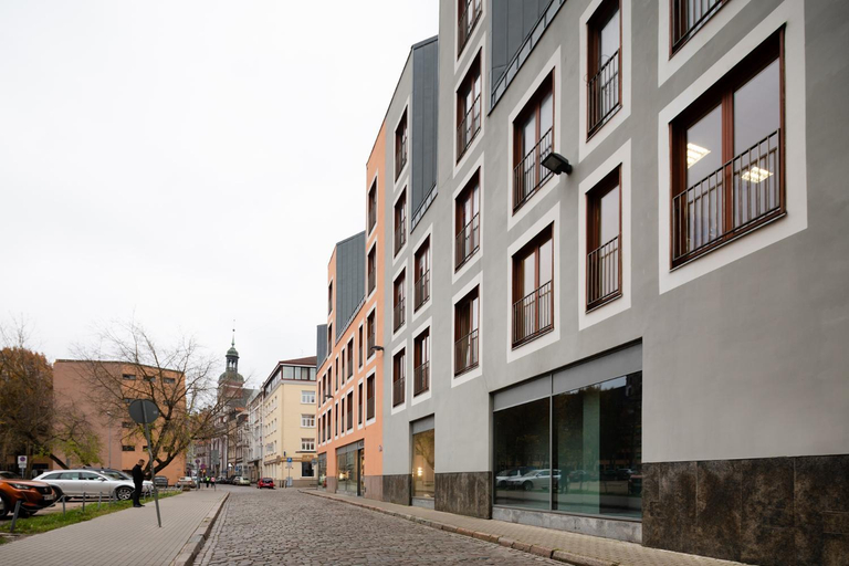 Exterior & Views
