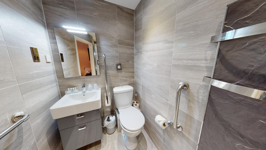 Bathroom 4, Tynedale Hotel, Conwy