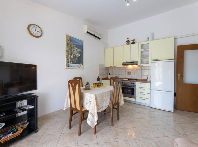 Others 5, Bright and Spacious Apartment With Terrace in Kastel Stafilic, Kaštela
