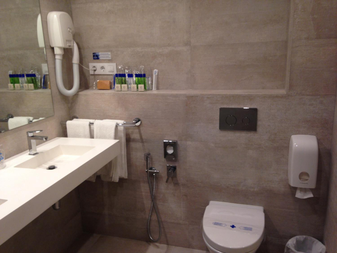 Bathroom 4, Las Rocas Playa Hotel, Cantabria