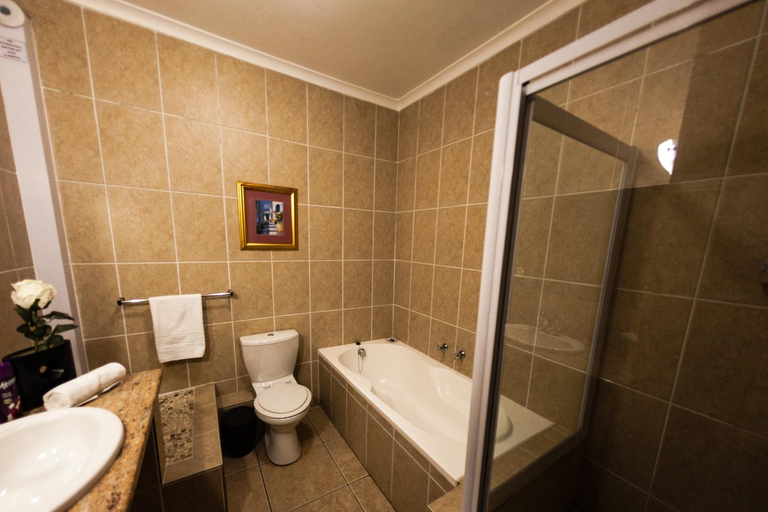 Bathroom 2, Bartnique Guesthouse, Eden