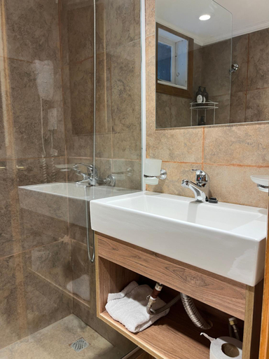 Bathroom 2, Portal del Manzano, Los Lagos
