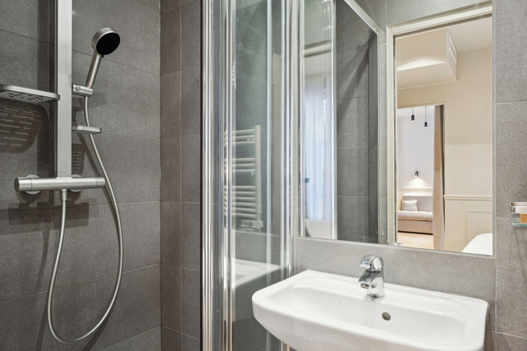 Bathroom 4, Hotel Clémence, Paris