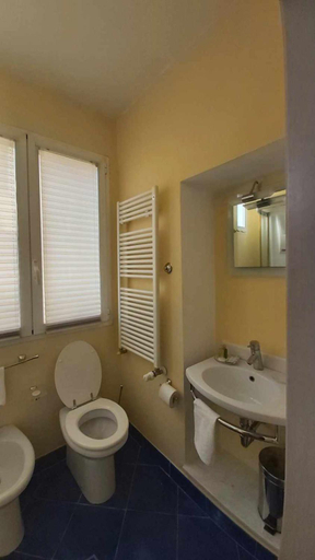 Bathroom 5, Tornabuoni Petite Suite, Florence