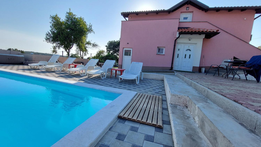 Sport & Beauty 2, Vila Neyra, Pula