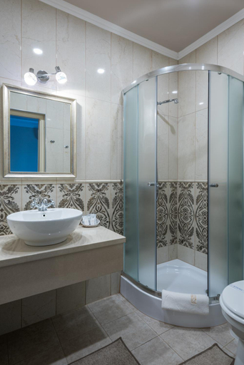 Bathroom 2, Hotel Bibic**** es Tuskevar Panzio es Horgaszto, Nyíregyháza