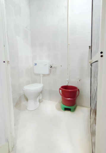 Bathroom 3, Hotel Raghav, Bijapur